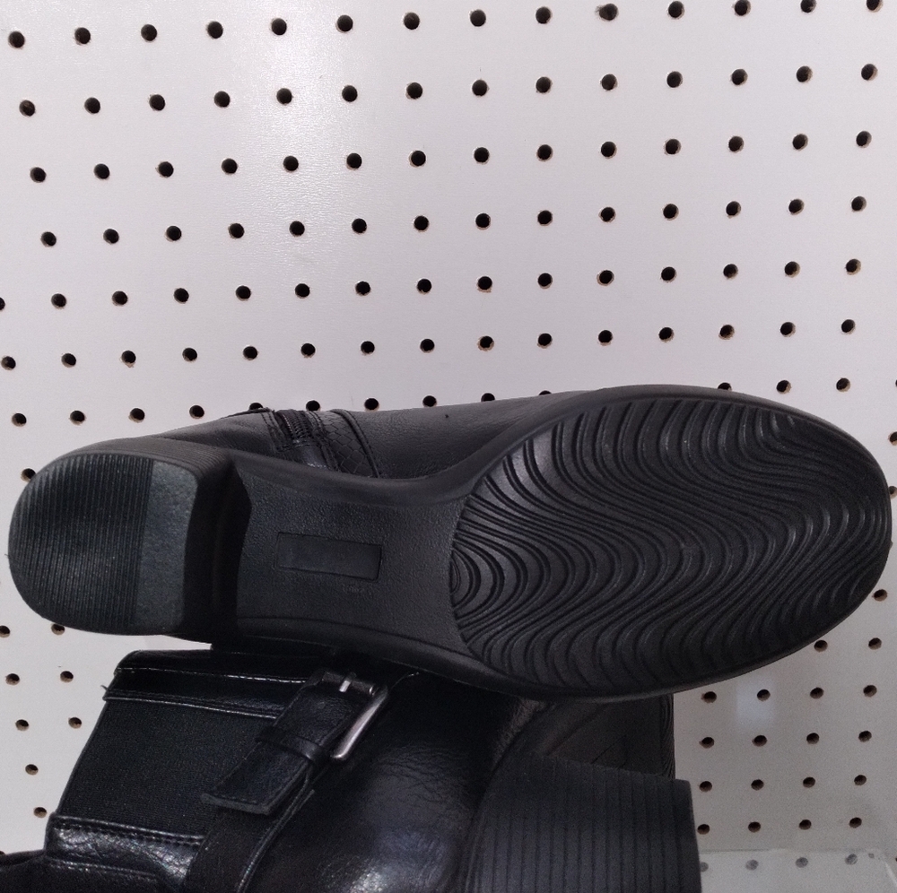 Women’s Black Boots | Comfort Lightweight Buckle Mid Ankle Booties Zip up 8 W - Picture 8 of 9